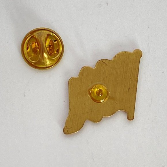 Waving USA Flag Pin Red White Blue Gold Tone Enamel with Resin Coating 1" - Picture 3 of 5